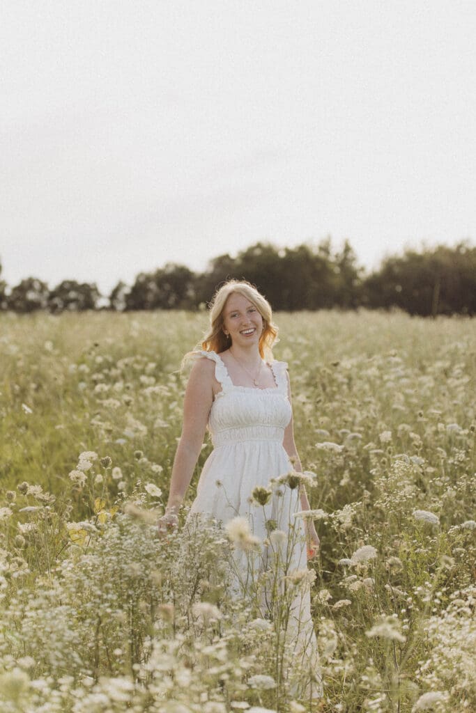 senior pictures with flowers