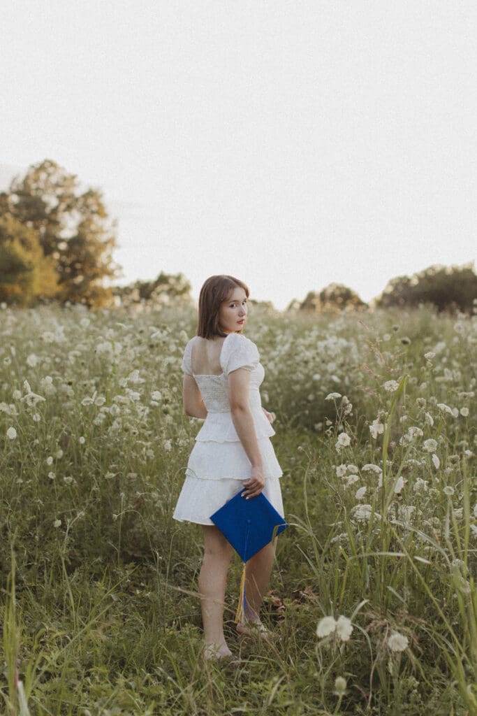 senior pictures with flowers
